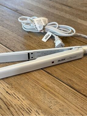 Rusk W8less Ceramic and Tourmaline 1" flat iron in white
